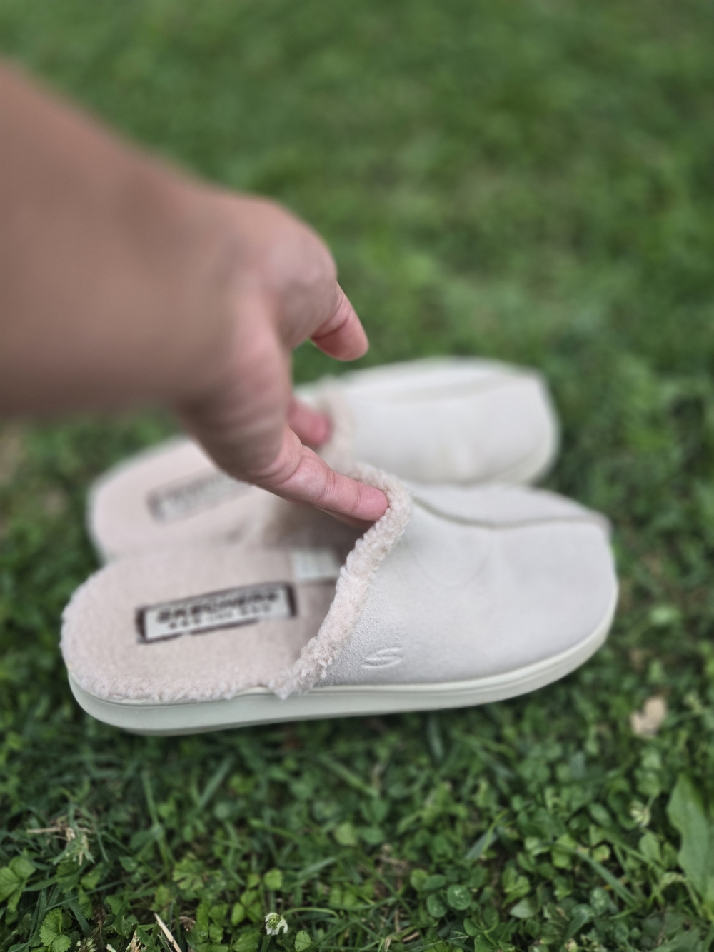 Skechers Cozy Slip-On Shearling Lined Slippers in Light Beige